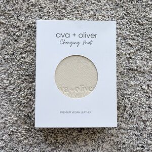 👶🏻Ava + Oliver Vegan Leather Baby Changing Mat (16 X 30 in) in Cream Scallop NIB